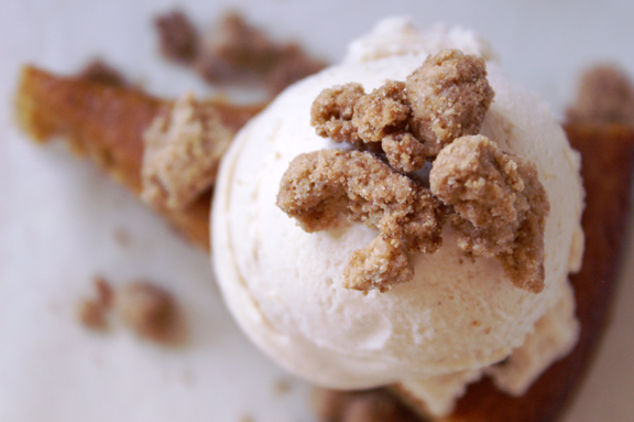 windmill [speculoos] cookie ice cream + windmill cookie pie crumb.