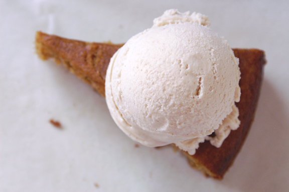windmill [speculoos] cookie ice cream + windmill cookie pie crumb.
