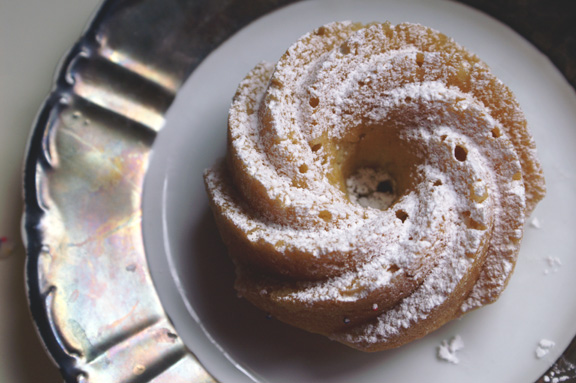 just [tiny] vanilla donut cakes.